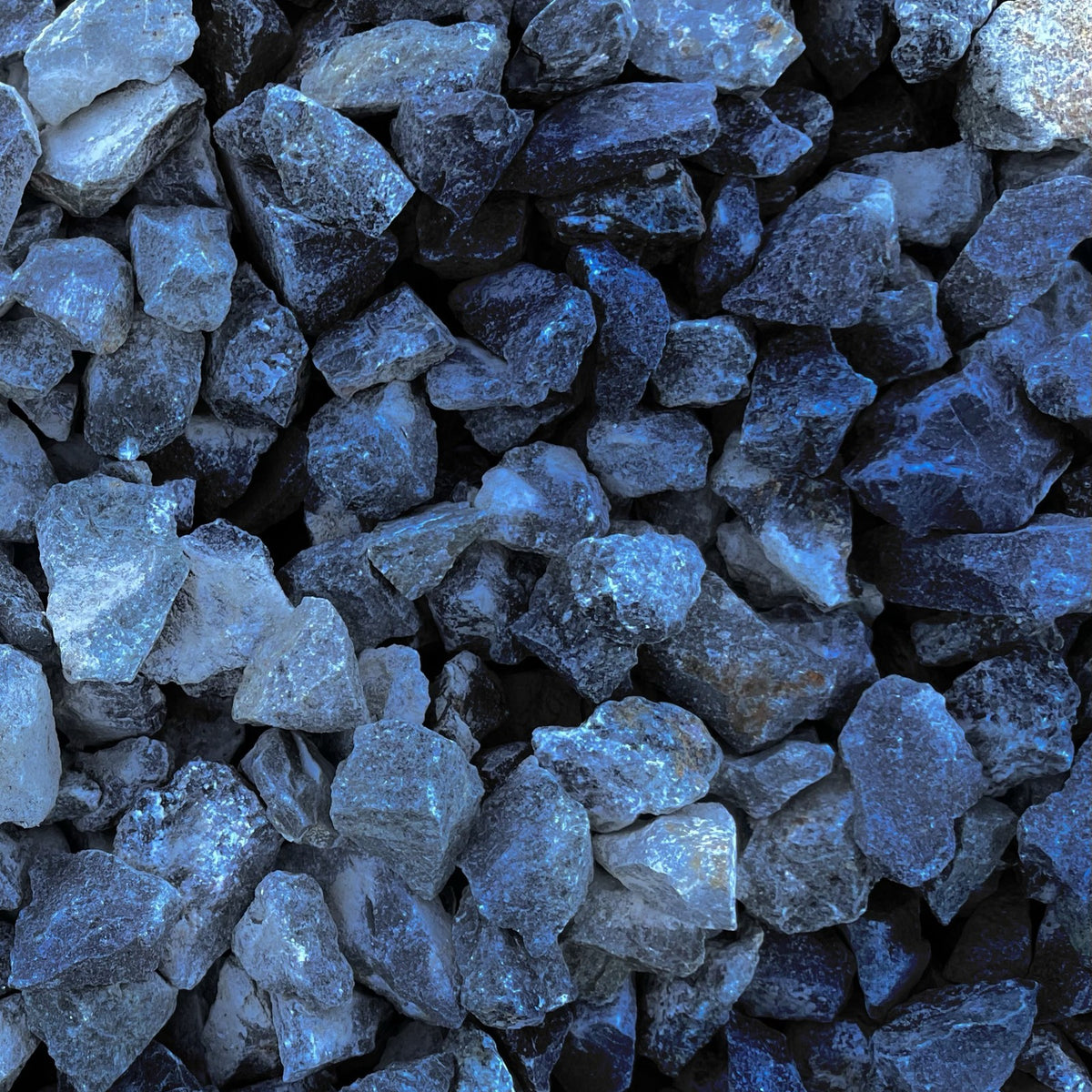 Natural Dark Stone Gravel for Gardens and Landscaping – crushed stone texture and grain size