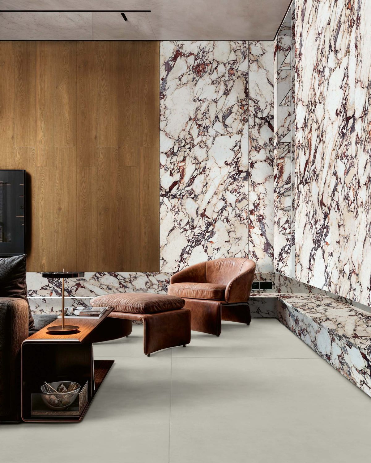 Porcelain tile marble look Calacatta Viola