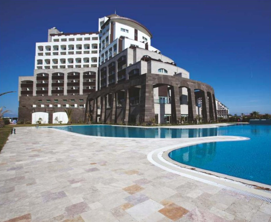 Natural stone paving and patterned installation example