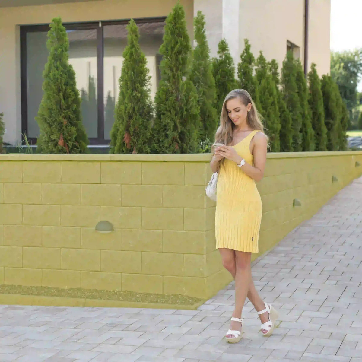 Modern concrete fence elements - Leier